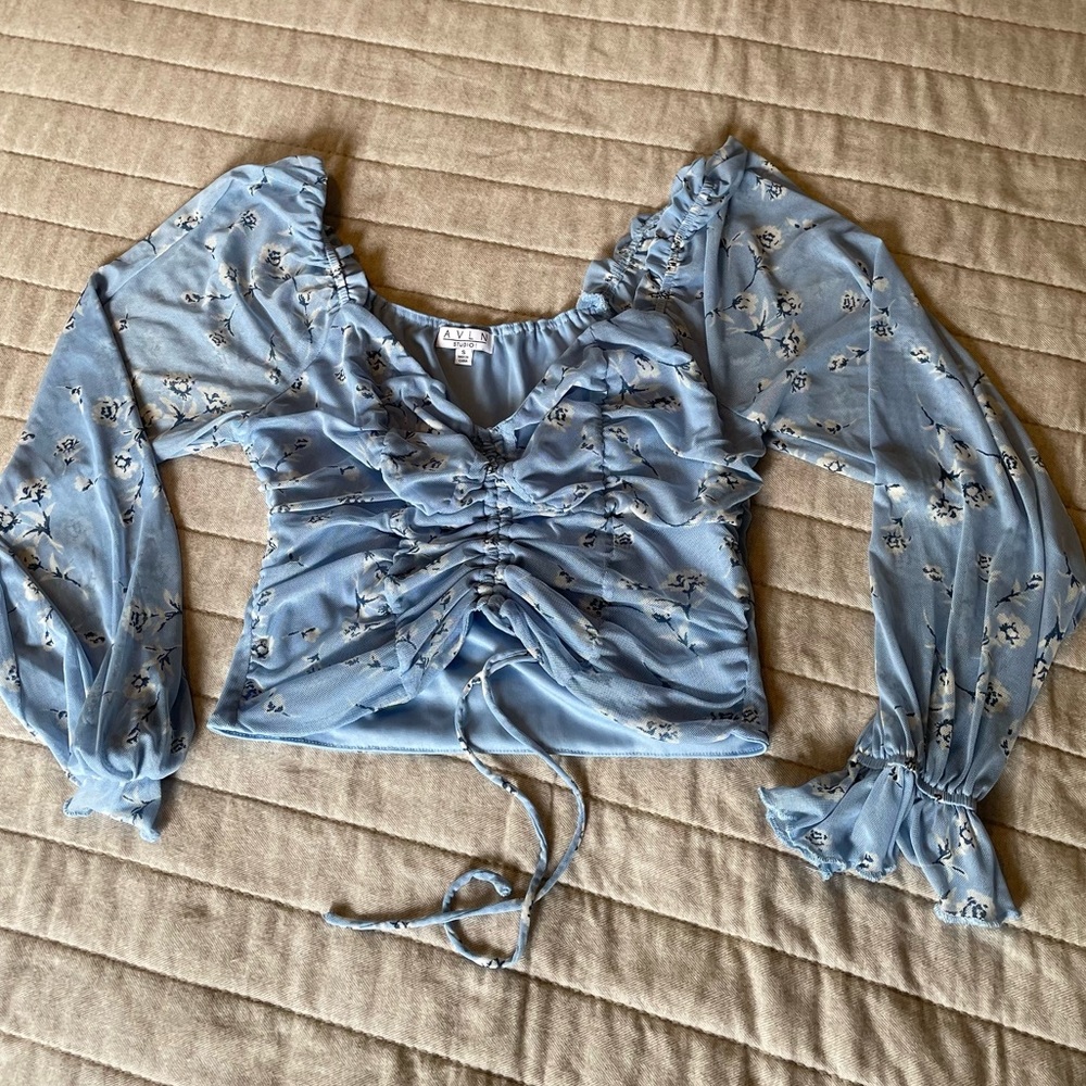 Trendy Ruched Crop Top - Picture 5 of 5